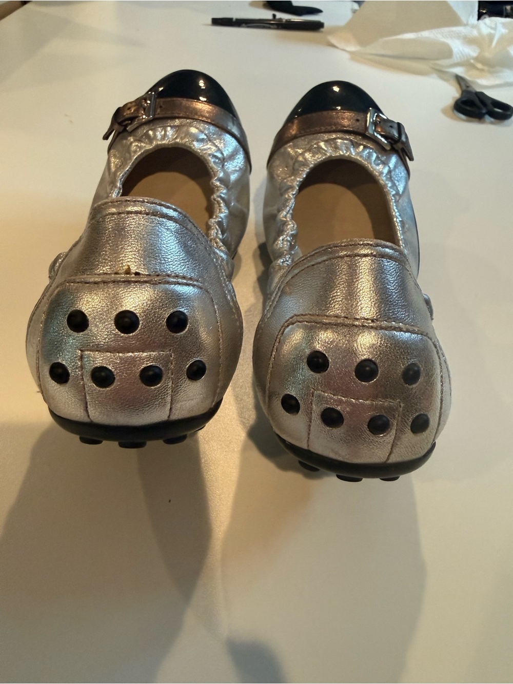 Women’s Tod’s Metallic Silver Ballet Flats with Black Cap Toe size 6 - Picture 7 of 9
